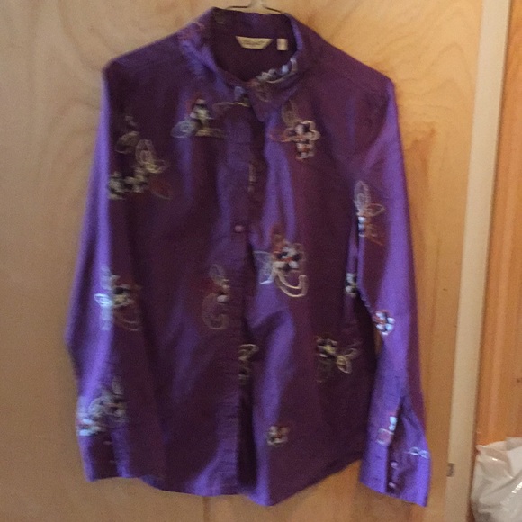True Grit Tops - Ladies long sleeves button up blouse. True Grit Tops - Ladies long sleeves button up blouse.